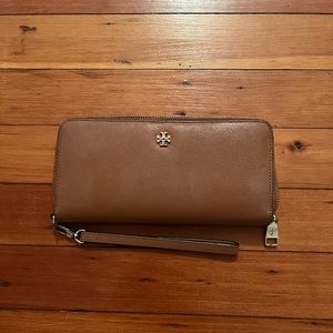 Tory burch zipper wallet